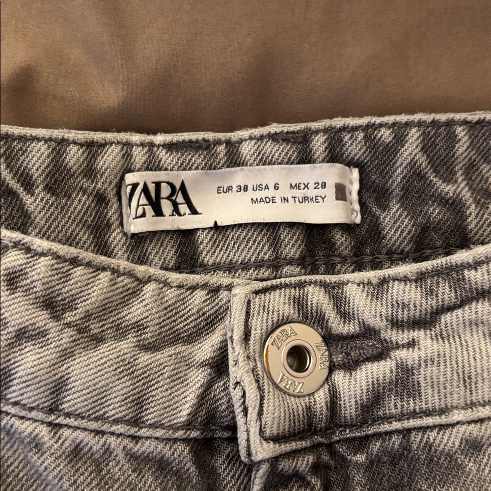 Zara Grey Mid Rise Jeans - Picture 2 of 2